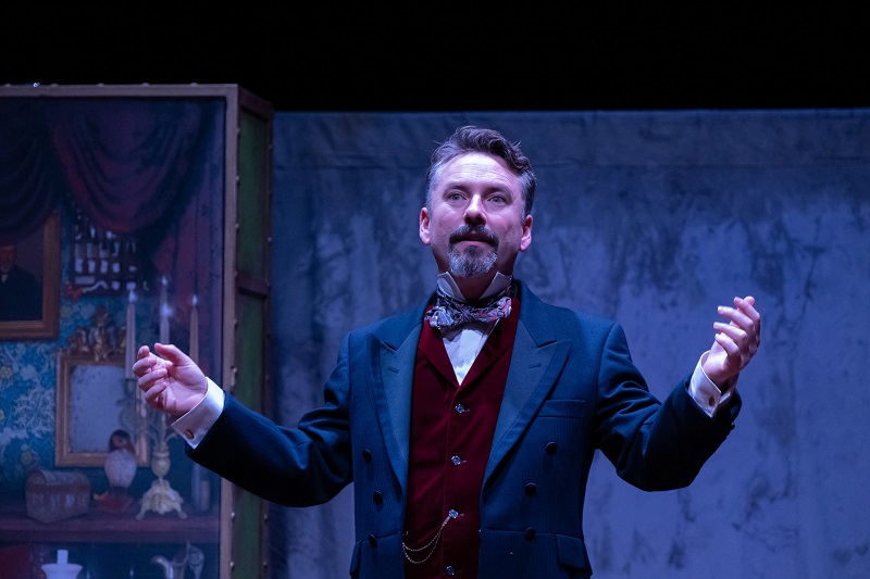 Mr Charles Dickens presents A Christmas Carol – Greenwich Theatre ...